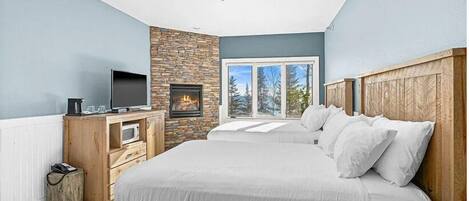 1 chambre, bureau, fer et planche à repasser, lit parapluie