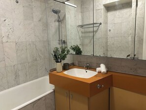 Hair dryer, towels - BnBNook - 1BR Retreat by Saint-Lazare (Paris)