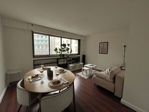 Dining - BnBNook - 1BR Retreat by Saint-Lazare (Paris)