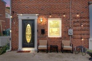 Exterior detail - Spacious Home-Private Basement Suite & 2 Kitchens (Alexandria)