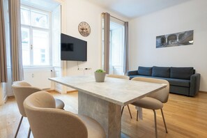 Dining - Cozy 1BR apartment near Opera - 24h self check-in (Wien)