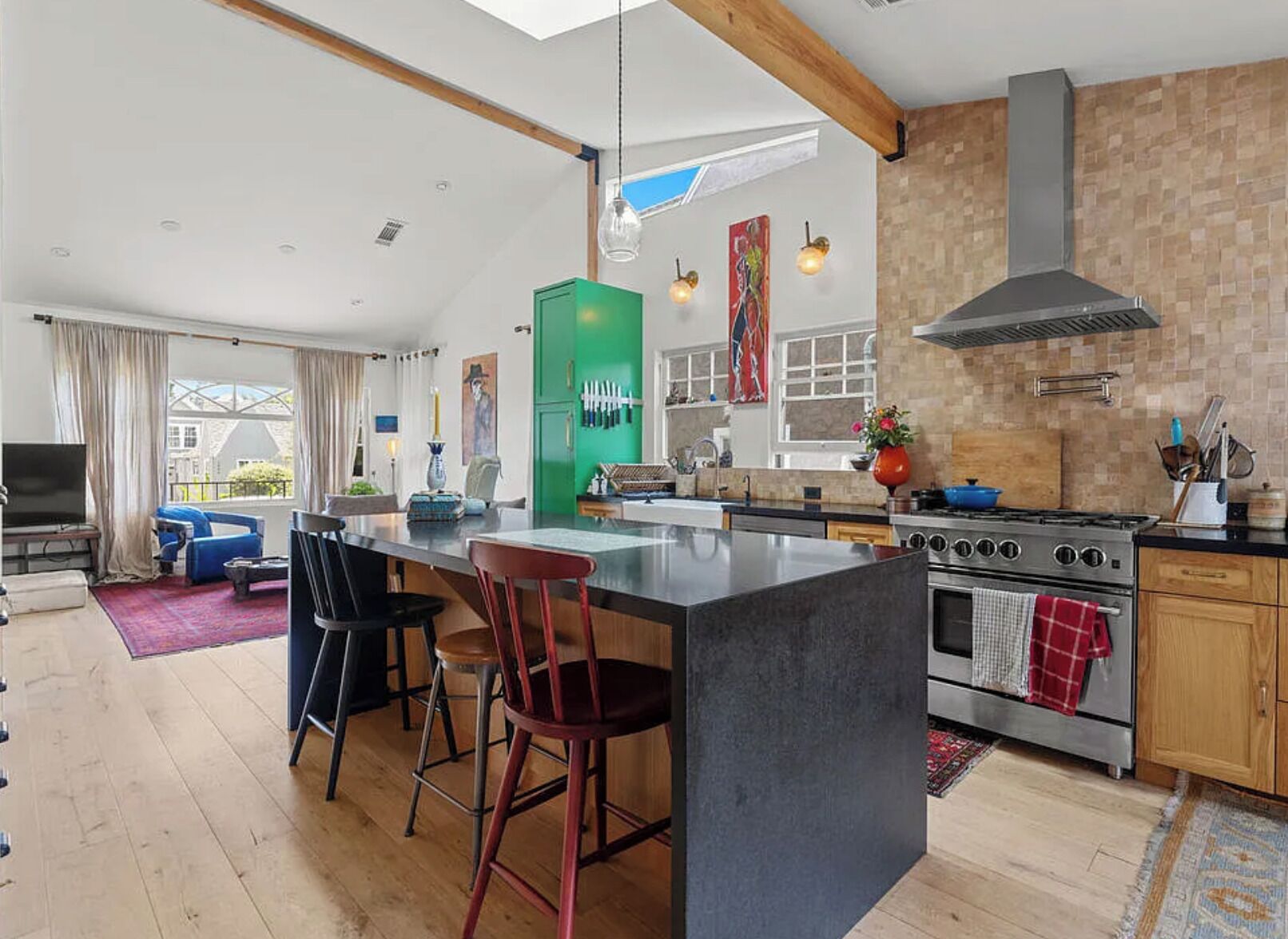 فرن، موقد طهي مسطح، غسالة أطباق، مناشف ورقية