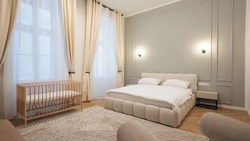 Een strijkplank/strijkijzer, wifi, beddengoed