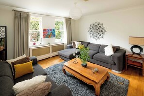 TV - Sydenham Haven: 2-Bedroom Retreat by the Park (London)