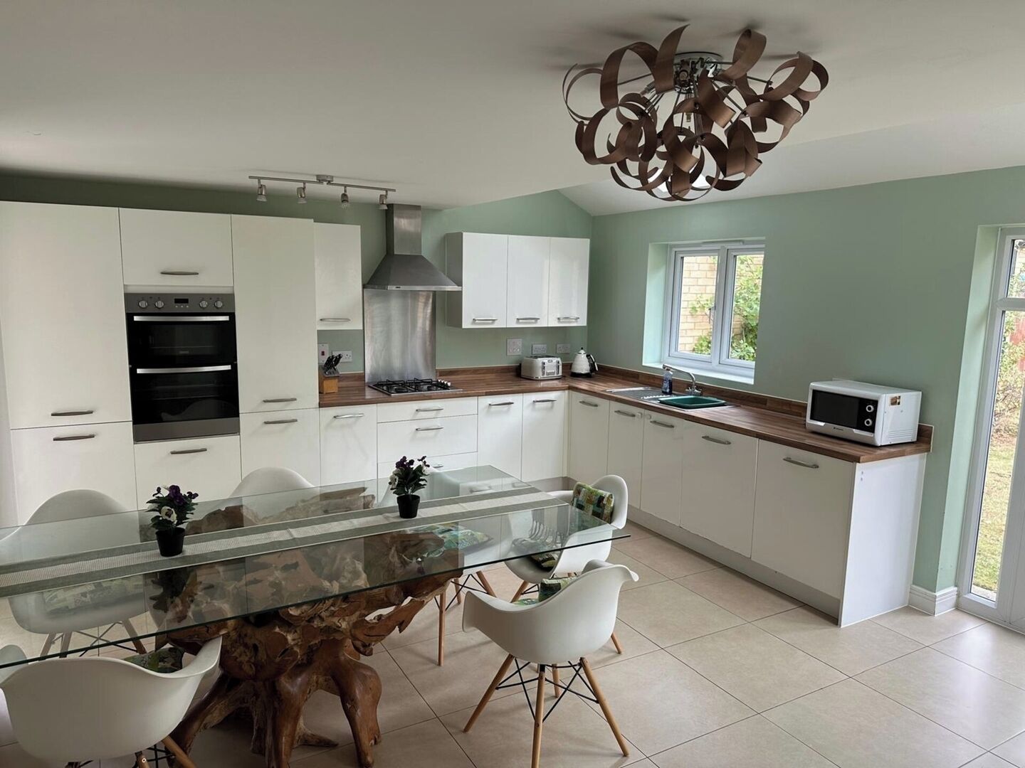 Fridge, oven, stovetop, cookware/dishes/utensils