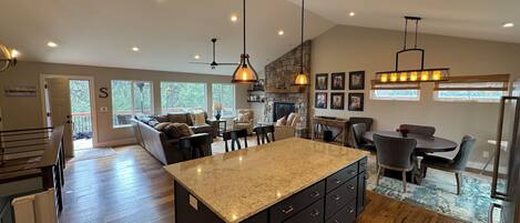 المنشأة من الداخل