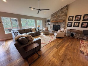 TV, fireplace - Peaceful newer 3- bedroom house in Evergreen perfect for your outdoor getaway. (Evergreen)