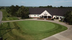 A golf course with a clubhouse named Rosewood Bar & Grill. - One-level Family Retreat I  Game Room I Bourbon Trail I King bed (Lebanon)