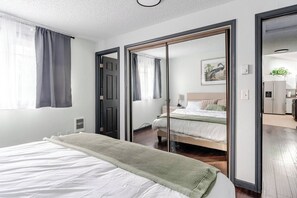 3 bedrooms, iron/ironing board, internet, bed sheets