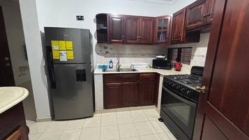 Departamento familiar | Cocina privada | Microondas, horno, parrilla de estufa y cafetera y tetera