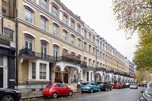 Exterior - Blueground | Earl's Court, view, nr Natural History Museum (London)