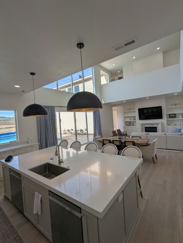 Private Resort-Style Home, Near Zion Nat'l Park