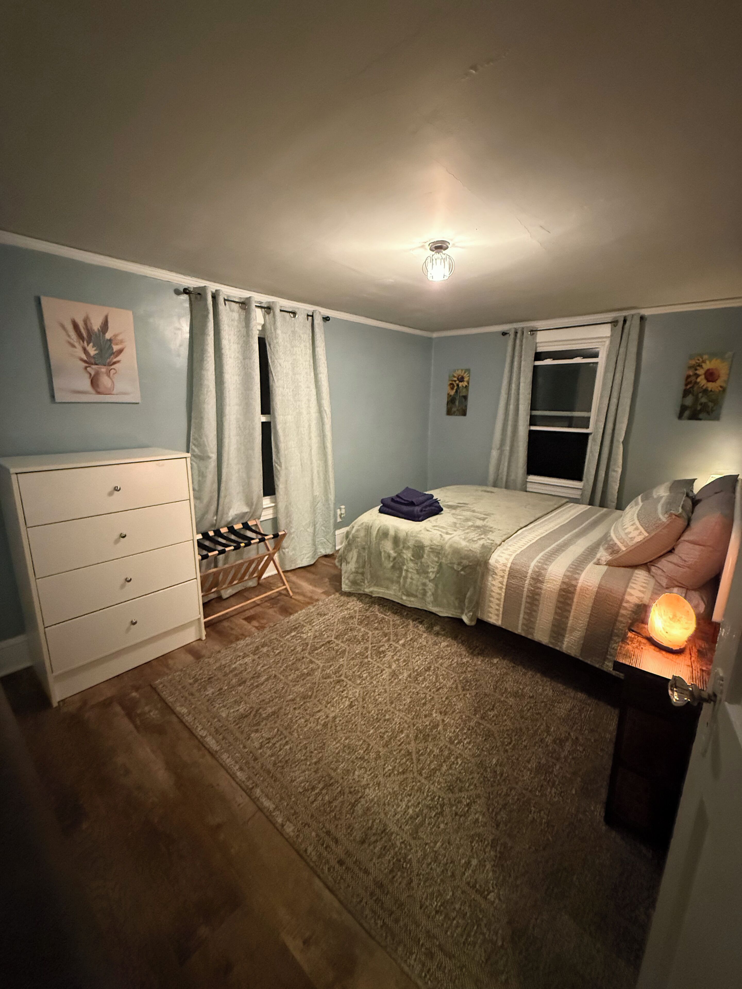 1 chambre, fer et planche à repasser, accès à Internet, literie fournie