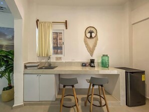 Fridge, stovetop, coffee/tea maker, cookware/dishes/utensils - NIKTE King Studio | Pool & Beach, Puerto Morelos (Puerto Morelos)