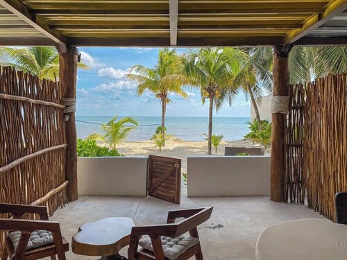 Arenika: Beachfront Villa for 19 people