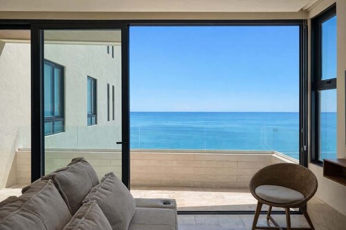 2 Bedroom Ocean View Luxury Apt with Rooftop Pool