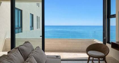 2 Bedroom Ocean View Luxury Apt with Rooftop Pool