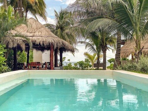 AZUK: Your Luxury King Retreat, Steps to Sand
