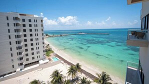 A beachfront hotel with a pool, ocean view, and a pier. - Beachfront 3BR Puerto Morelos - Rooftop Pool (Puerto Morelos)