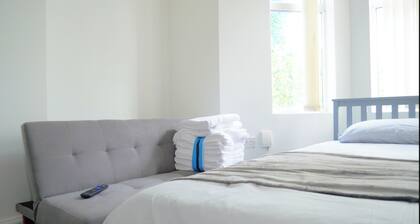 Modern 1 Bed Studio Apart-Hotel