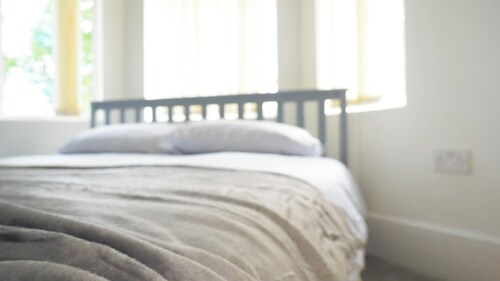 Modern 1 Bed Studio Apart-Hotel