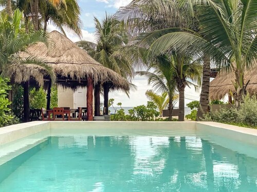 KO-KO Beachfront King Studio | Private Terrace