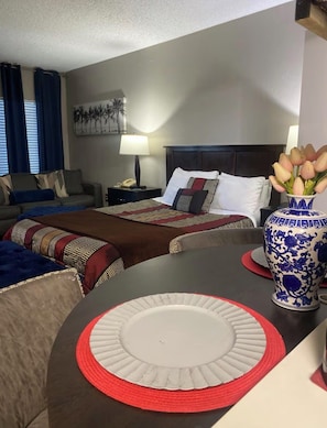 1 habitación, tabla de planchar con plancha, wifi y ropa de cama