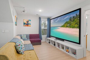 Smart TV, video games, ping pong, books - 29 Sandcastle Court @ Folly Field Beach | 3D Projector | Pet Friendly | Lagoon Views (Hilton Head Island)