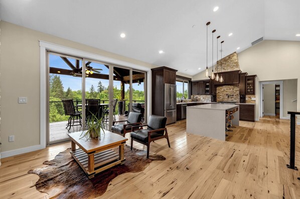 Interior - The Ridgefield Grand Estate – Luxury on 3 Levels (Ridgefield)