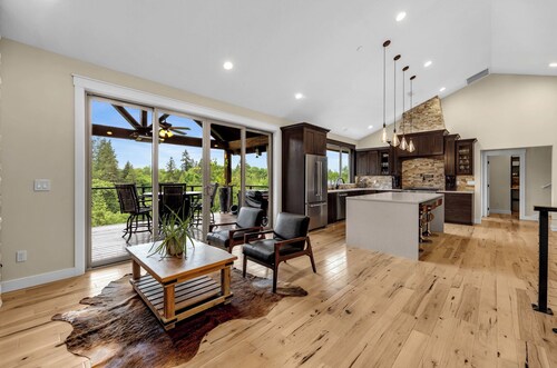 The Ridgefield Grand Estate – Luxury on 3 Levels