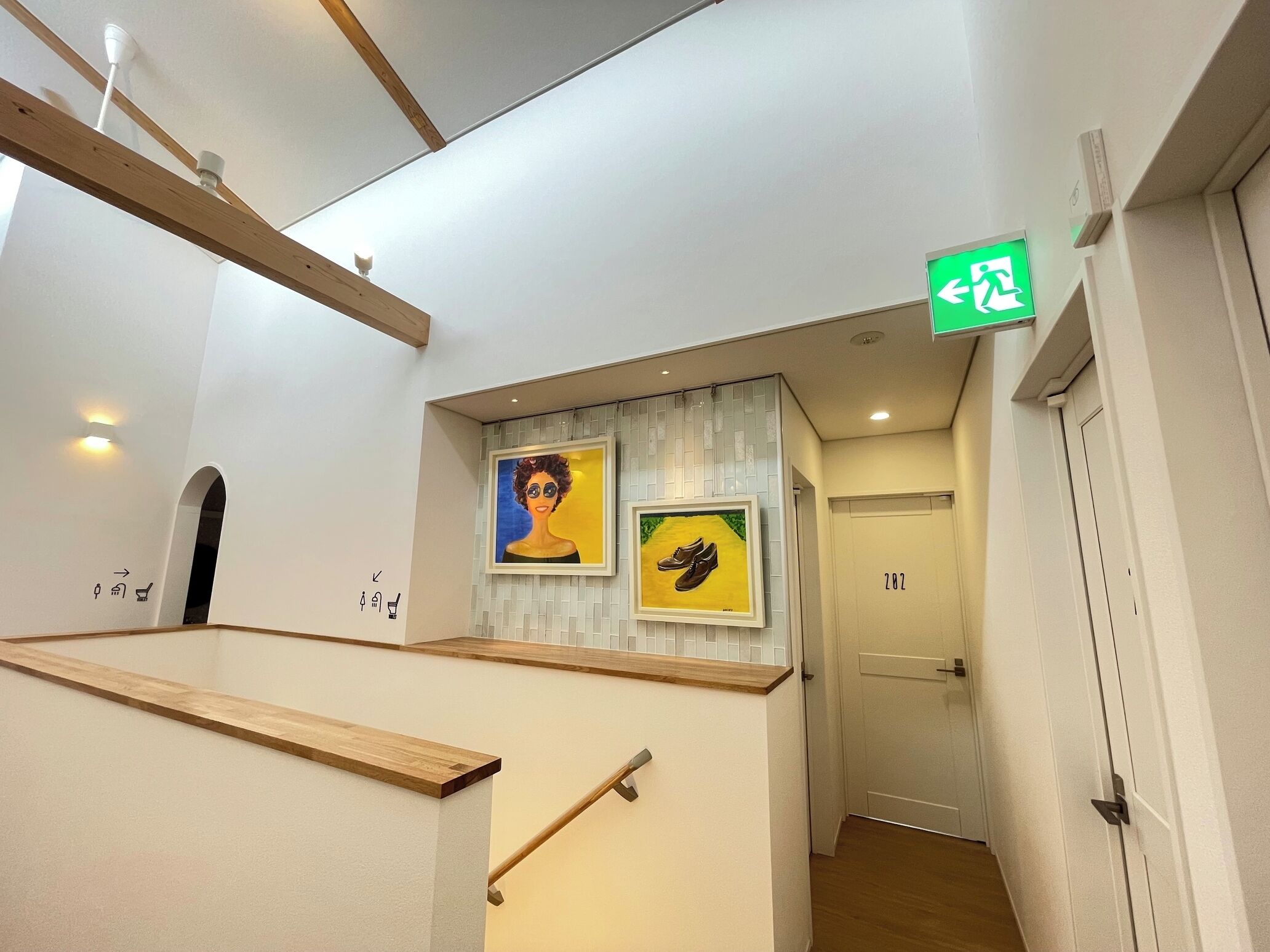 Schreibtisch, laptopgeeigneter Arbeitsplatz, kostenloses WLAN