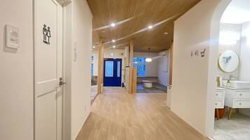 Ruokailu omassa huoneessa