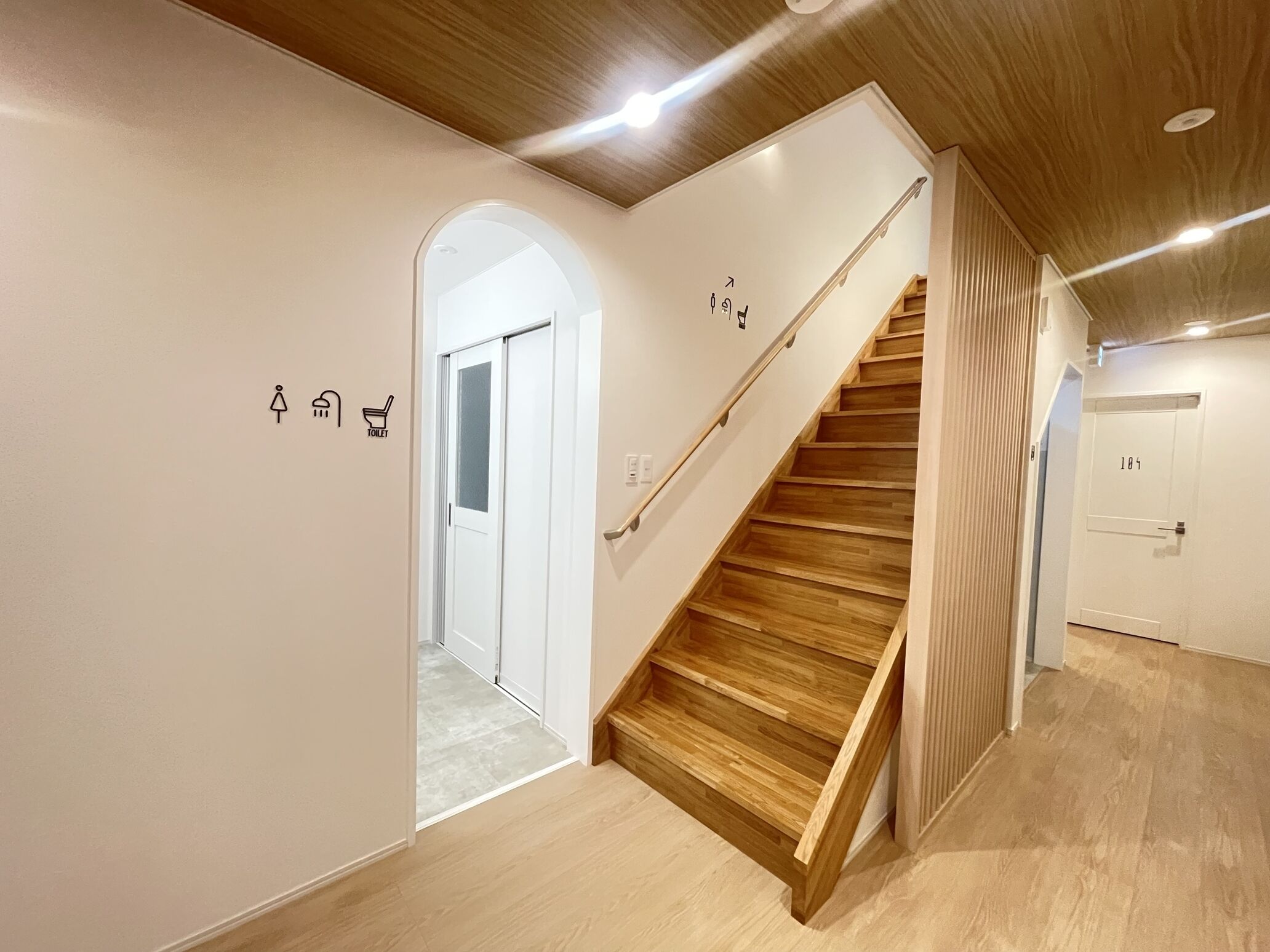 Shower, hair dryer, towels, shampoo