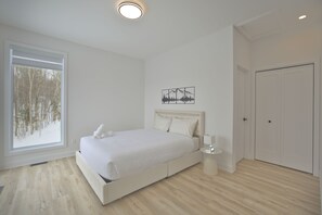 4 bedrooms, iron/ironing board, free WiFi, bed sheets - Modern Chalet in Bel Air Resort Tremblant (La Conception)