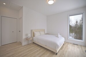 4 makuuhuonetta, silitysrauta/-lauta, ilmainen Wi-Fi, vuodevaatteet