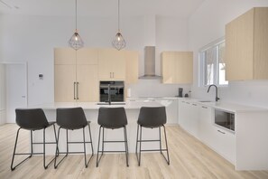 Private kitchen - Modern Chalet in Bel Air Resort Tremblant (La Conception)