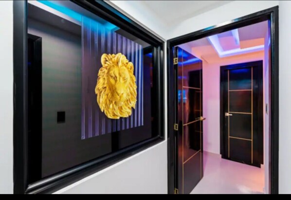 المنشأة من الداخل