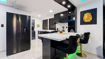 Mikrobølgeovn og kokeplater