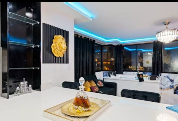 Interior - Luxury SkyView Jacuzzi Suite City Night Lights Sunrise Ocean&Palm tree views (Cartagena)