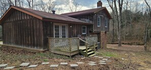 Exterior - Sleepin' Hickory: Deep Woods Luxury, Game Room & Winding Creek View (Greenville)