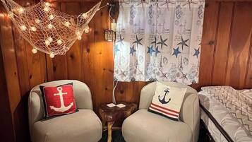 Schreibtisch, Bügeleisen/Bügelbrett, kostenloses WLAN, Bettwäsche