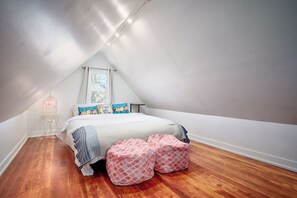 Skrivebord, strykejern/-brett, wi-fi (inkludert) og sengetøy