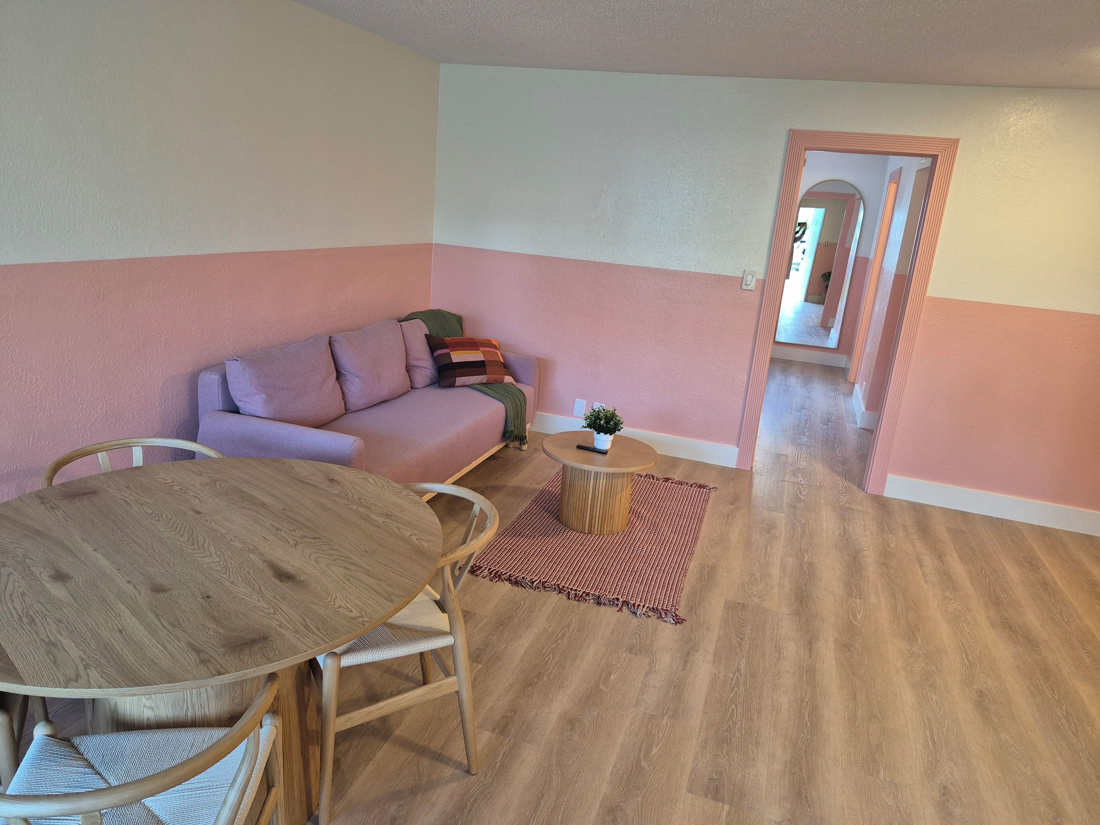 Signature-Apartment | Essbereich im Zimmer