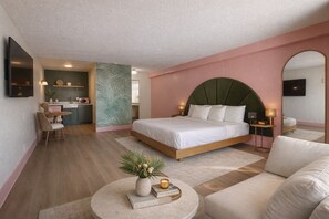 Deluxe Room | Blackout drapes, iron/ironing board, free WiFi, bed sheets - Abode Beach House (Clearwater Beach)