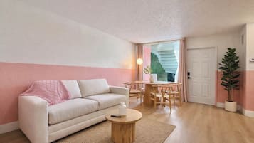 Signature Apartment | Living area