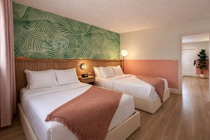 Apartamento com design assinado | Cortinas blackout, ferros/tábuas de passar roupa, Wi-Fi de cortesia
