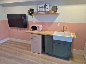 Signature Apartment | Private kitchenette - Abode Beach House (Clearwater Beach)