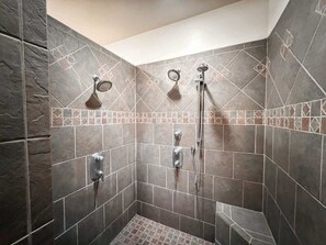 Shower, hair dryer, shampoo - Ski In / Out | 6 Bed / 5 Bath | Sauna | Sleeps 14 (Whitefish)