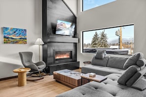 Smart TV y chimenea