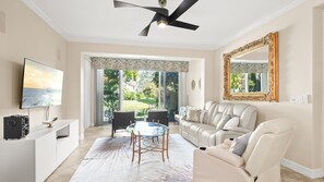 Smart TV, offices - Welcome To Your Naples Escape, Perfectly Situated In One Of The Most Desirable Areas Of Town! (Naples)